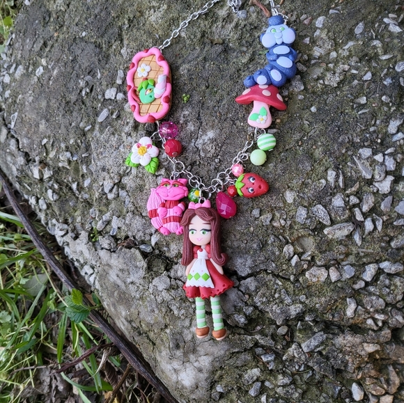 🍓🐛Strawberry 🍓🍄Alice in Wonderland 🌺🌼Necklace - Picture 3 of 8